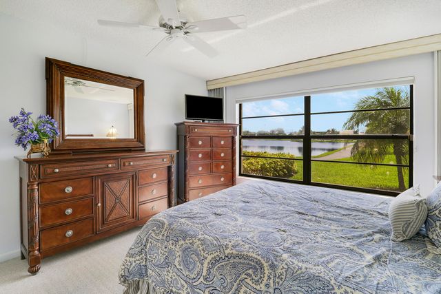 5481 Mirror Lakes Boulevard, Boynton Beach, FL 33472