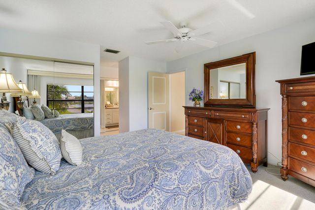 5481 Mirror Lakes Boulevard, Boynton Beach, FL 33472