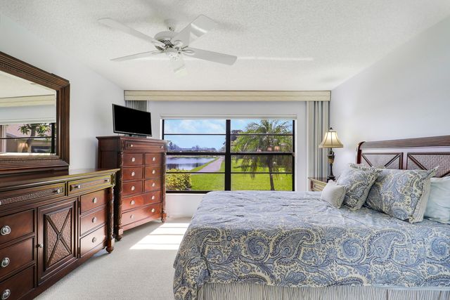 5481 Mirror Lakes Boulevard, Boynton Beach, FL 33472