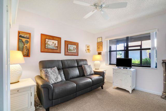 5481 Mirror Lakes Boulevard, Boynton Beach, FL 33472