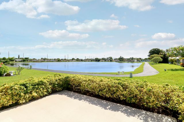 5481 Mirror Lakes Boulevard, Boynton Beach, FL 33472