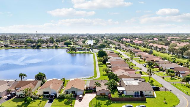5481 Mirror Lakes Boulevard, Boynton Beach, FL 33472