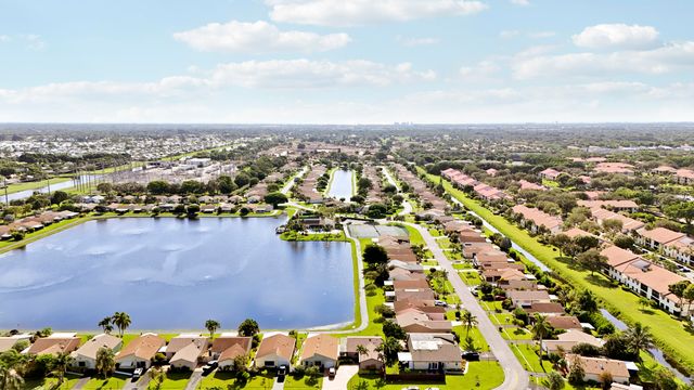 5481 Mirror Lakes Boulevard, Boynton Beach, FL 33472