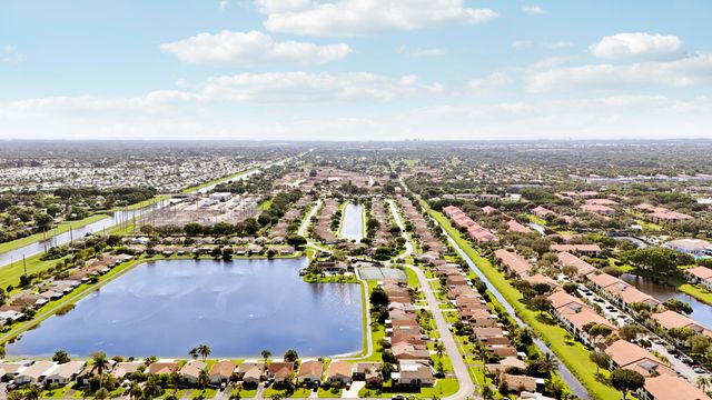 5481 Mirror Lakes Boulevard, Boynton Beach, FL 33472
