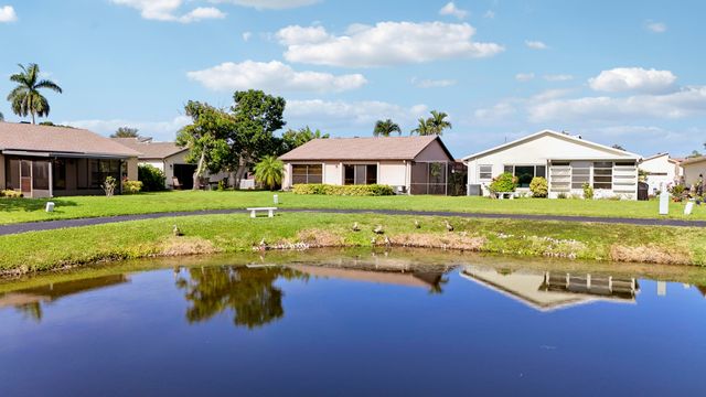 5481 Mirror Lakes Boulevard, Boynton Beach, FL 33472