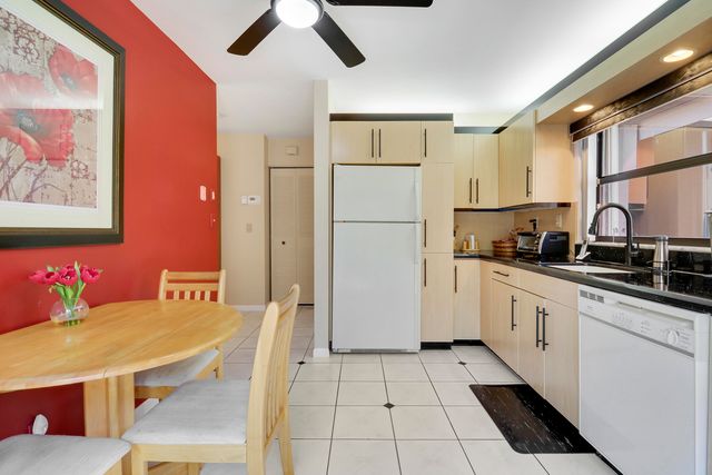 5481 Mirror Lakes Boulevard, Boynton Beach, FL 33472