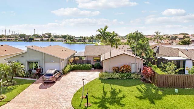 5481 Mirror Lakes Boulevard, Boynton Beach, FL 33472