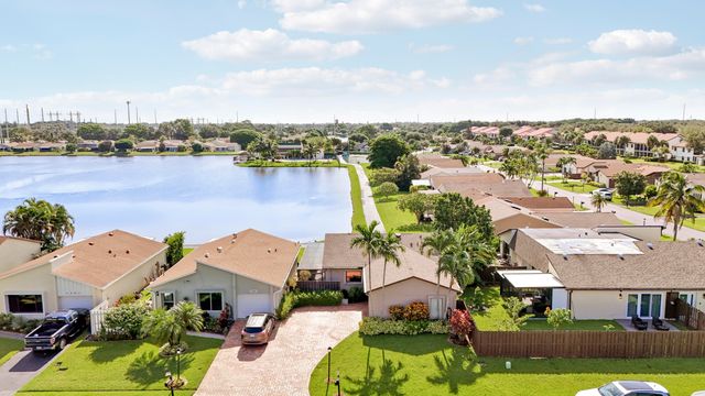5481 Mirror Lakes Boulevard, Boynton Beach, FL 33472
