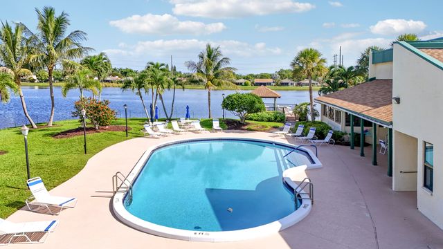 5481 Mirror Lakes Boulevard, Boynton Beach, FL 33472
