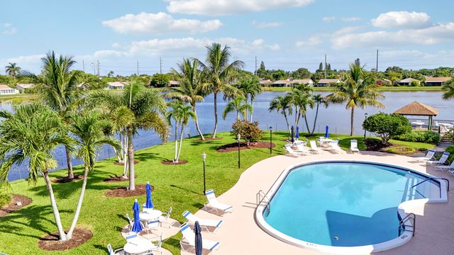 5481 Mirror Lakes Boulevard, Boynton Beach, FL 33472