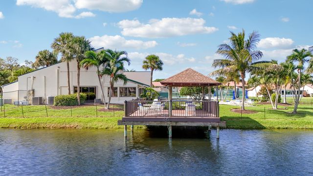 5481 Mirror Lakes Boulevard, Boynton Beach, FL 33472