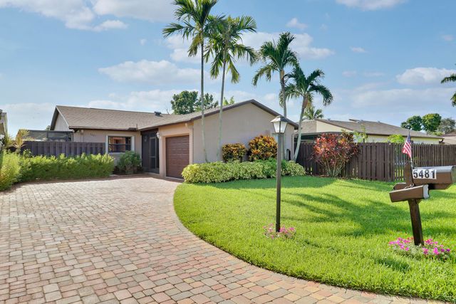 5481 Mirror Lakes Boulevard, Boynton Beach, FL 33472