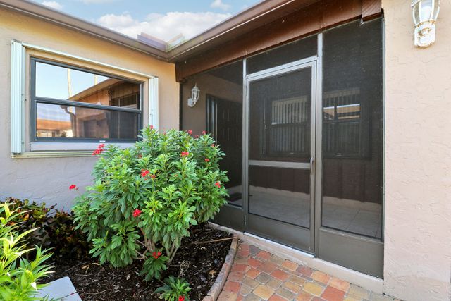 5481 Mirror Lakes Boulevard, Boynton Beach, FL 33472