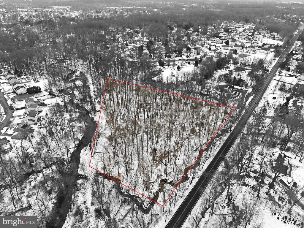 Image 4 of property listing at 449 TYLERS MILL RD, Sewell, NJ 08080