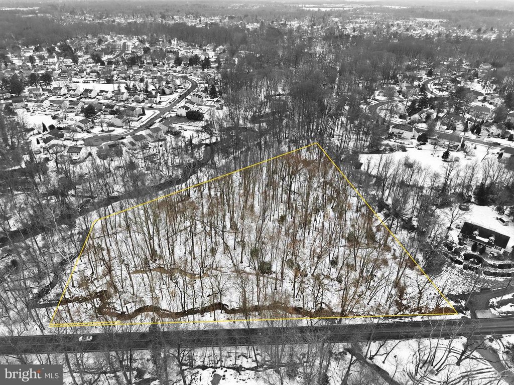 Image 8 of property listing at 449 TYLERS MILL RD, Sewell, NJ 08080