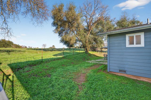 12144 North Ave, Loma Rica, CA 95901