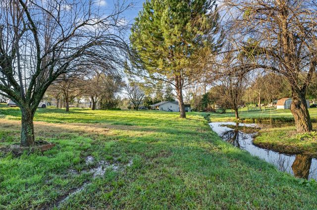 12144 North Ave, Loma Rica, CA 95901