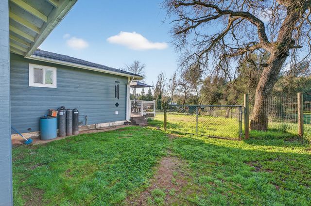 12144 North Ave, Loma Rica, CA 95901