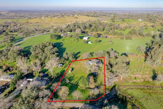 12144 North Ave, Loma Rica, CA 95901