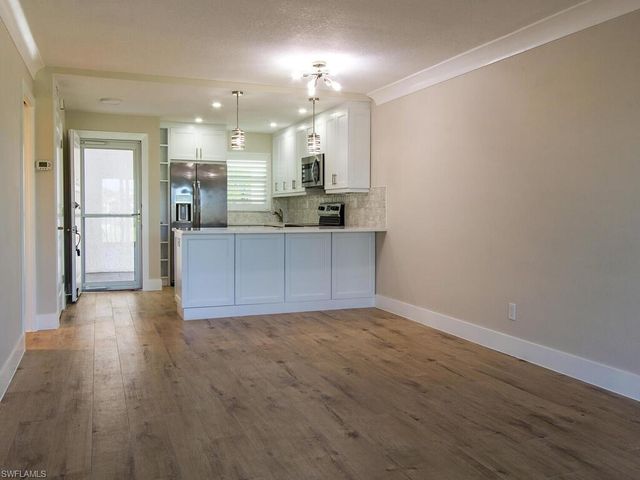 29 High Point CIR E 307, Naples, FL 34103