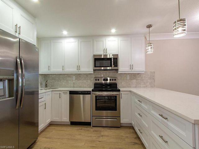 29 High Point CIR E 307, Naples, FL 34103