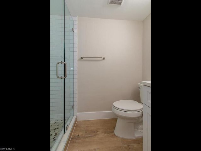 29 High Point CIR E 307, Naples, FL 34103