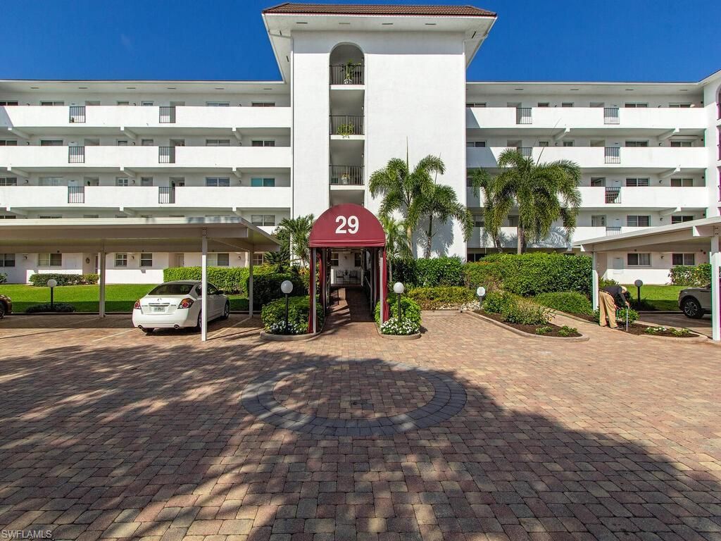 29 High Point CIR E 307, Naples, FL 34103