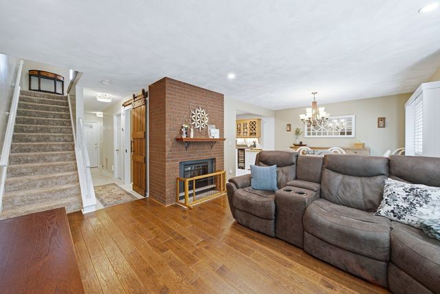 16 Country Club Rd 16, Peabody, MA 01960