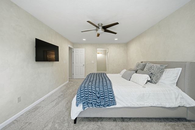 16 Country Club Rd 16, Peabody, MA 01960