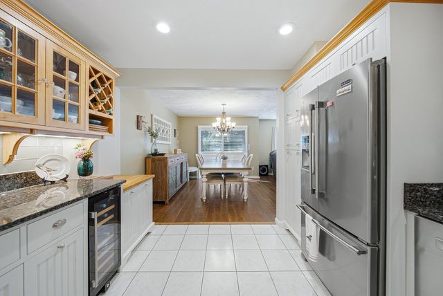 16 Country Club Rd 16, Peabody, MA 01960