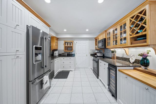 16 Country Club Rd 16, Peabody, MA 01960