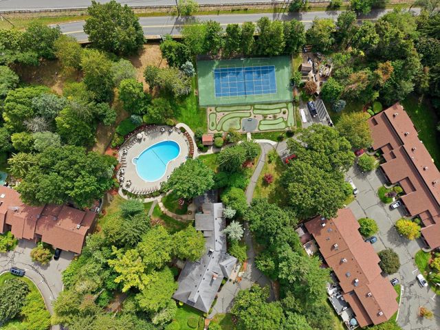 16 Country Club Rd 16, Peabody, MA 01960