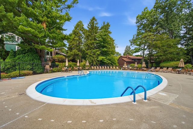 16 Country Club Rd 16, Peabody, MA 01960
