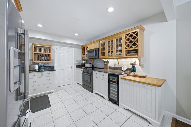 16 Country Club Rd 16, Peabody, MA 01960