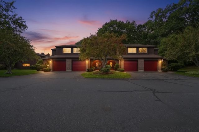 16 Country Club Rd 16, Peabody, MA 01960