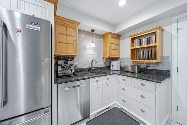 16 Country Club Rd 16, Peabody, MA 01960
