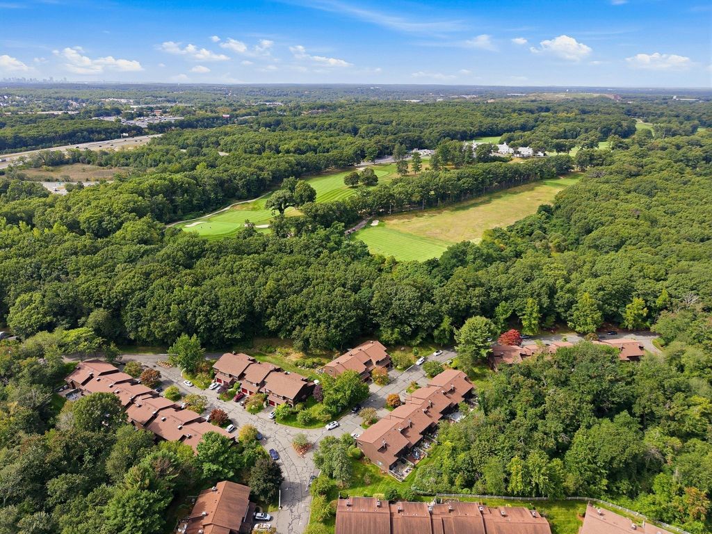 16 Country Club Rd 16, Peabody, MA 01960