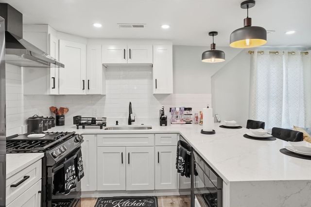 498 Beech St, Boston, MA 02131