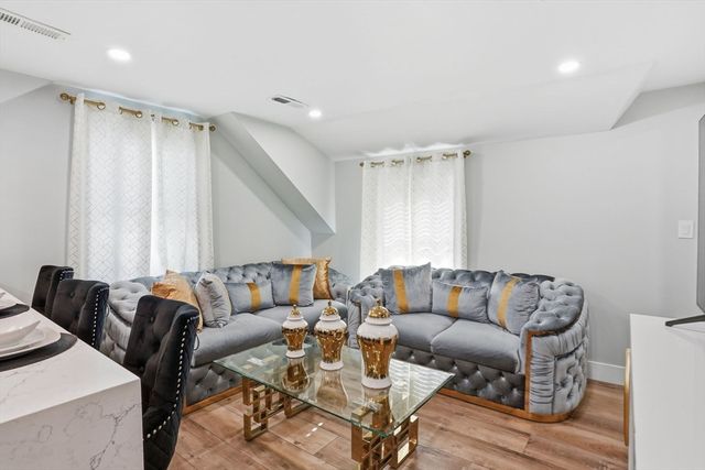 498 Beech St, Boston, MA 02131