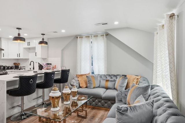 498 Beech St, Boston, MA 02131