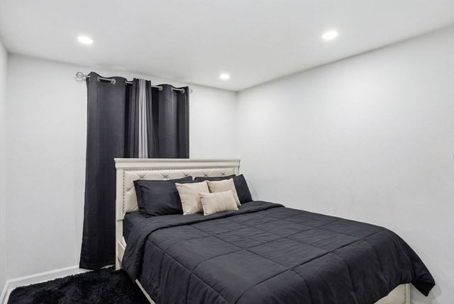 498 Beech St, Boston, MA 02131