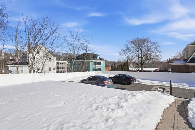 498 Beech St, Boston, MA 02131