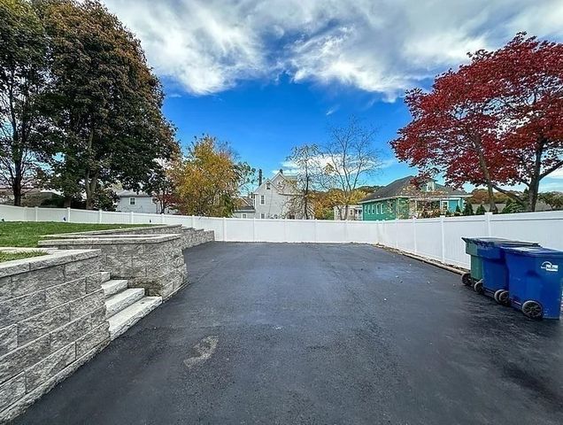 498 Beech St, Boston, MA 02131