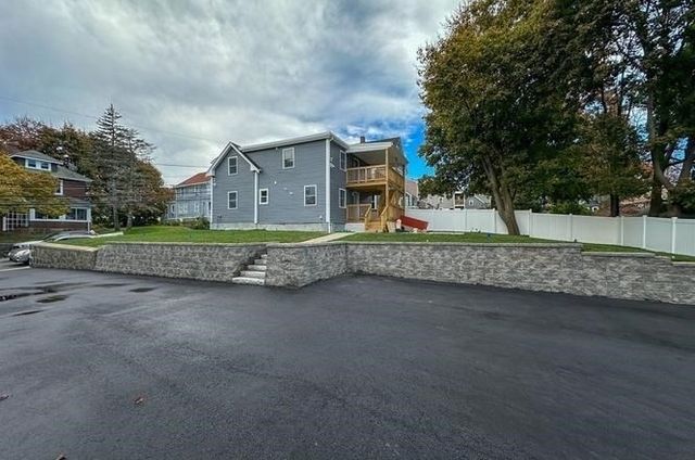 498 Beech St, Boston, MA 02131