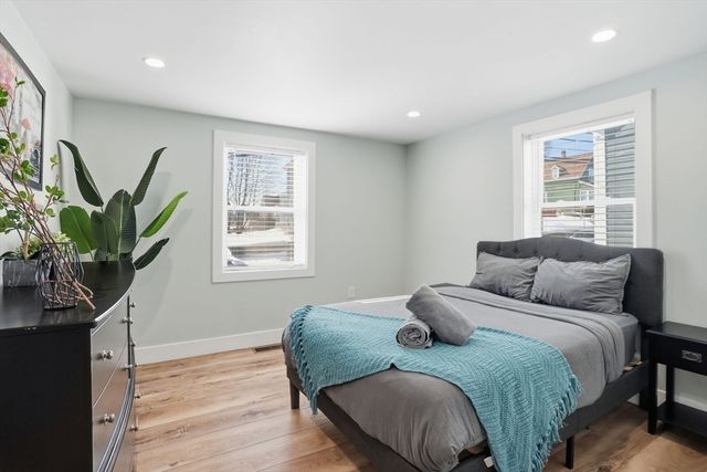 498 Beech St, Boston, MA 02131