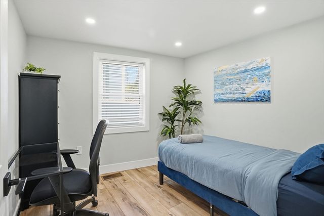 498 Beech St, Boston, MA 02131