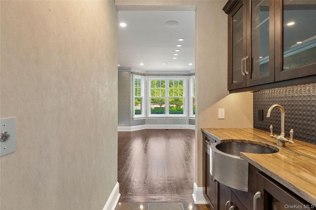 1 Bromley Court, Muttontown, NY 11791