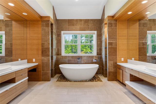 1 Bromley Court, Muttontown, NY 11791
