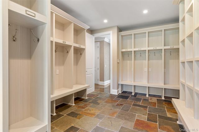 1 Bromley Court, Muttontown, NY 11791
