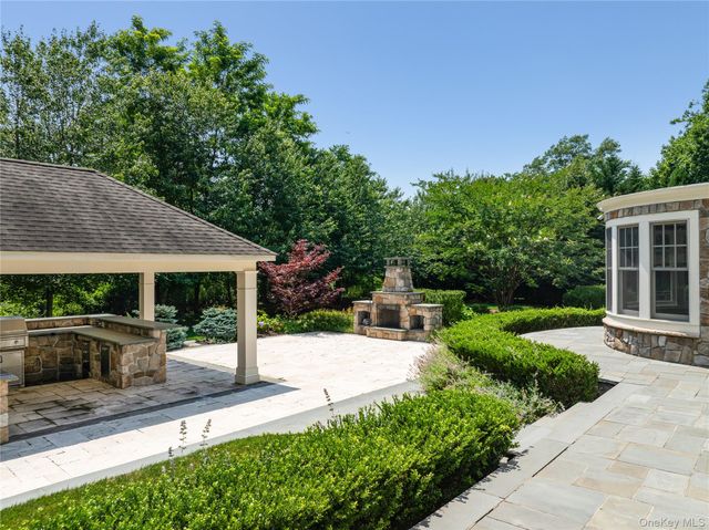 1 Bromley Court, Muttontown, NY 11791